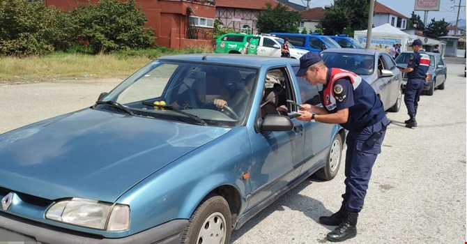 Jandarma ekiplerinden trafik denetimi 