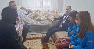 EVDE SAĞLIK HİZMETİ ALAN HASTALARI ZİYARET ETTİ