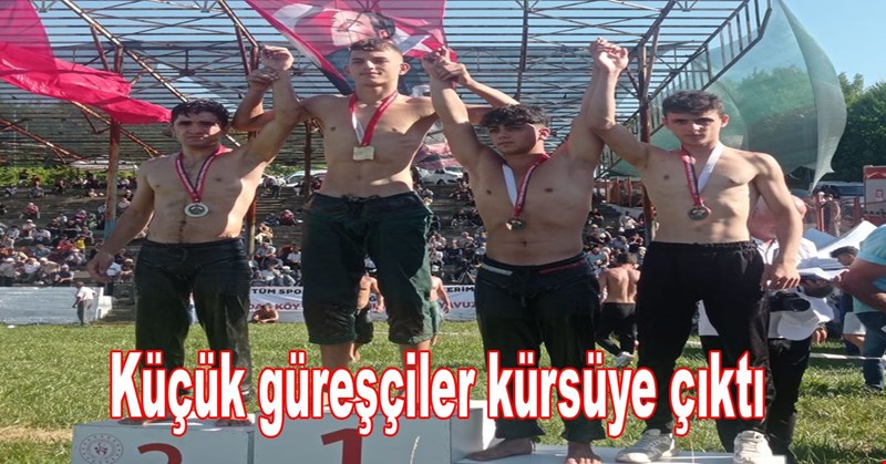 Küçük güreşçiler kürsüye çıktı