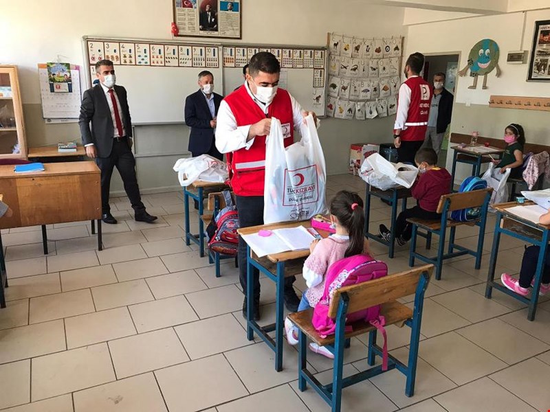 KIZILAY?DAN ÖĞRENCİLERE DESTEK