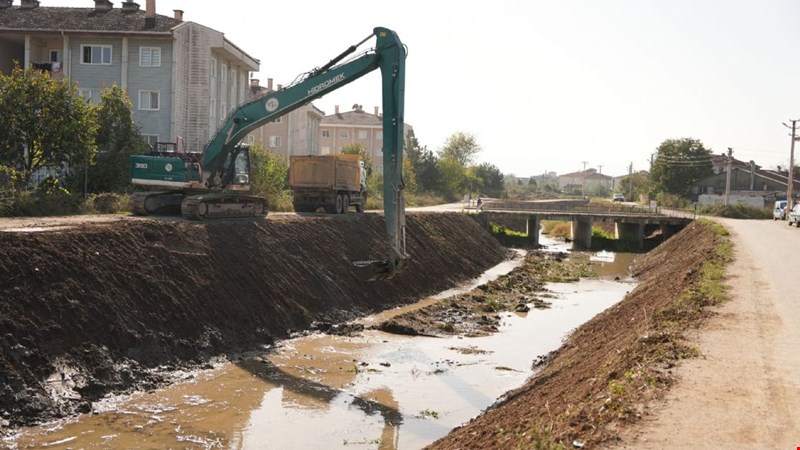 ASAR VE KARACA’DA TEMİZLİK ÇALIŞMASI DERE YATAKLARI KALINTILARDAN ARINDIRILIYOR