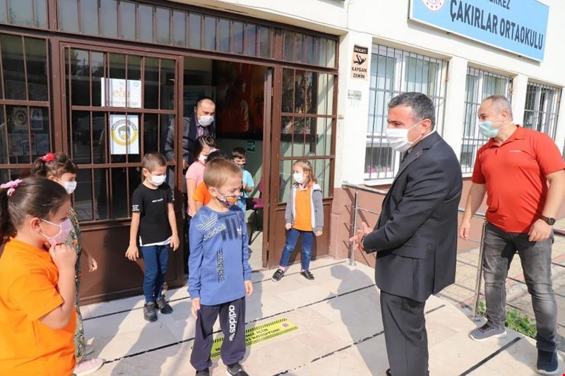 VALİ OKULLARI ZİYARET EDİYOR