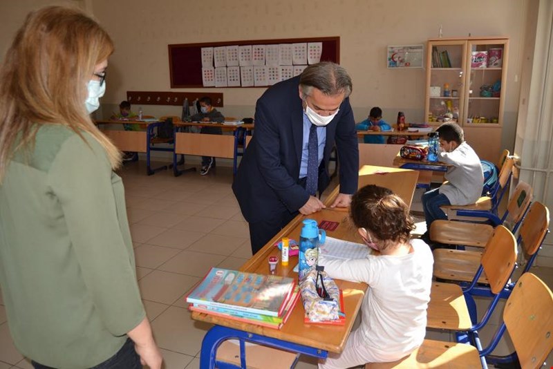 MİLLİ EĞİTİM MÜDÜRÜ ÖĞRENCİLERLE BULUŞTU