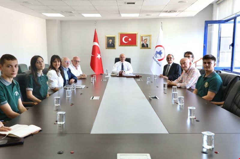 BAŞKAN ÖZLÜ GENÇLERE ALTIN DEĞERİNDE ÖĞÜTLER VERDİ
