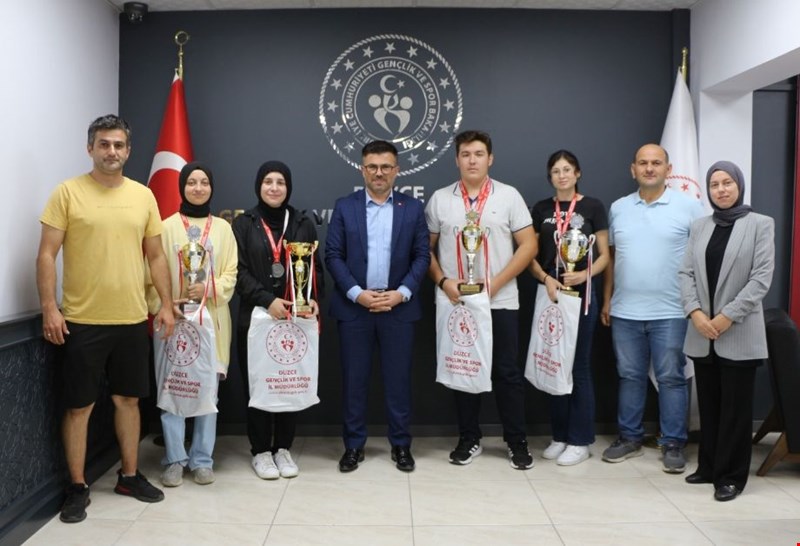 Başarılı Okçular İl Müdürü Yazıcıyı Ziyaret Etti