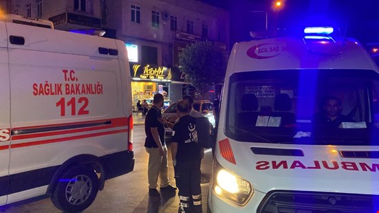 Dönüş Yapmak İsteyen Otomobil Elektrikli Bisiklette Çarptı