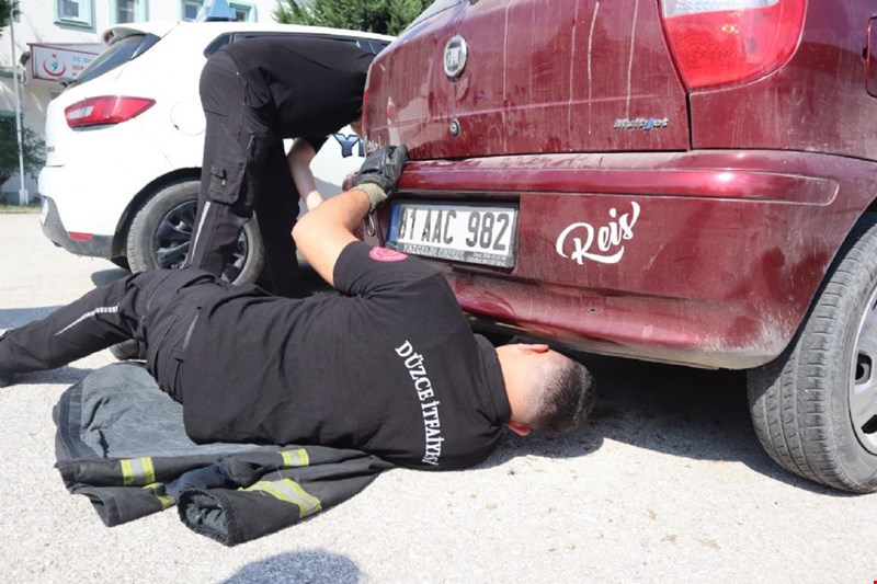 DÜZCE İTFAİYESİ CAN DOSTLARIN YANINDA