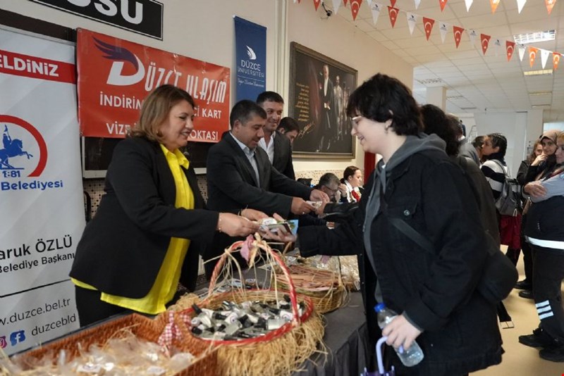 DÜZCE BELEDİYESİNDEN ÖĞRENCİLERE ÖNEMLİ HİZMET