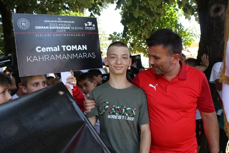 "DÜZCE, GENÇ GÜREŞÇİLERİ AĞIRLIYOR"