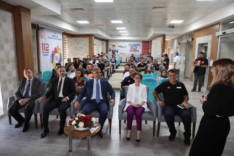 Düzce Üniversitesi Öğretim Görevlisi Etkili İletişim Teknikleri Konusunda Eğitim Verdi