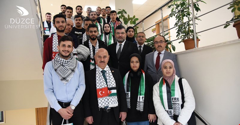 Düzce Üniversitesi Rektörü Filistinli Öğrencilerle Bir Araya Geldi