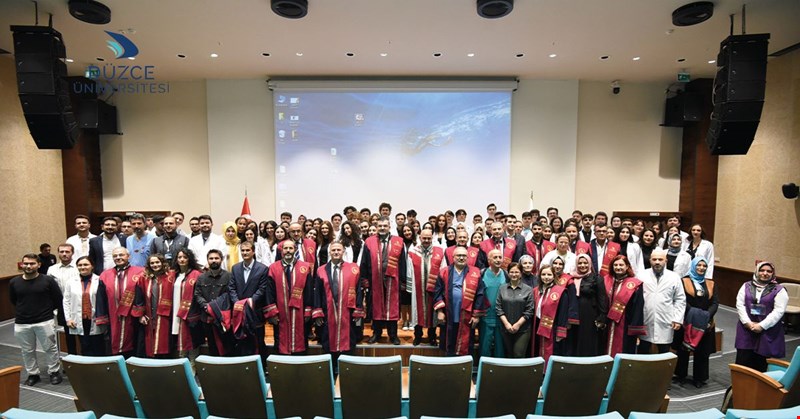 Düzce Üniversitesi Tıp Fakültesi Öğrencilerinden Beyaz Önlükleriyle Hekimliğe İlk Adım