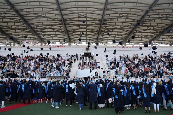 Düzce Üniversitesi’nde Meslek Yüksekokulları’nın Mezuniyet Heyecanı Yaşandı!