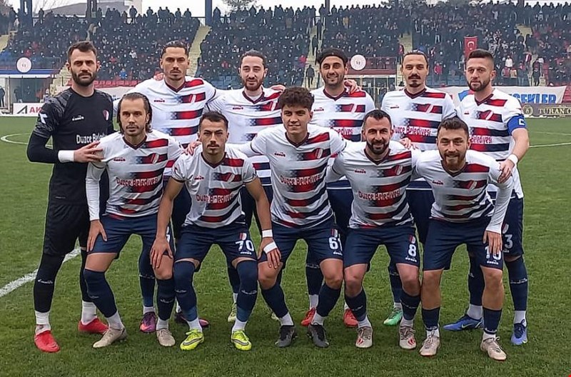 DÜZCESPOR SEYİRCİSİ ÖNÜNDE