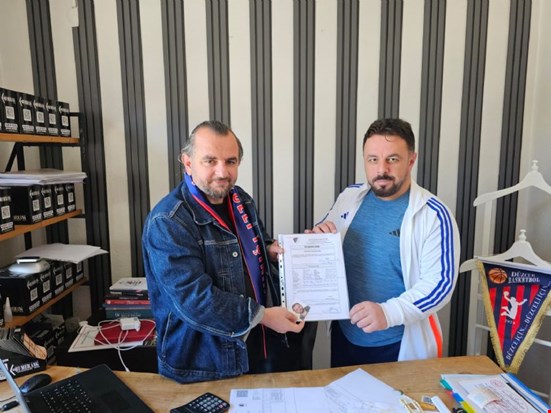 MURAT ALBAYRAKOGLU EVRAKLARI TESLIM ETTI