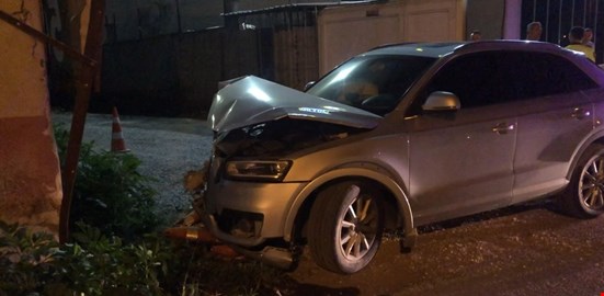 Elektrik Trafosuna Çarparak Durabildi