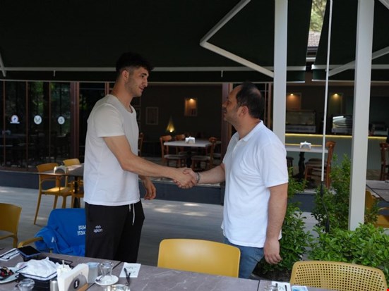 GENÇ VOLEYBOLCULAR TÜRKİYE FİNALLERİ İÇİN KAYSERİ’YE UĞURLANDI