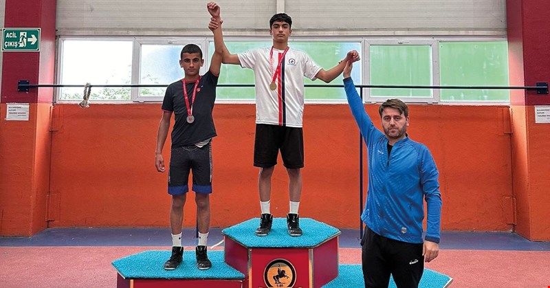 Gençler Güreş Müsabakaları Yapıldı