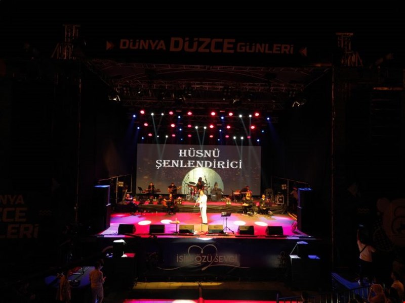 HÜSNÜ ŞENLENDİRİCİ KLARNETİNİ KONUŞTURDU