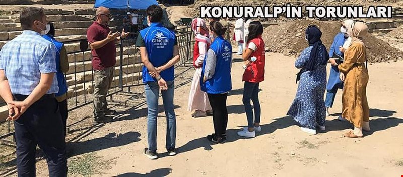 Yarışmaya katılacak gençler Antik kentte