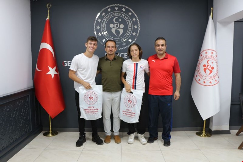 MADALYALARDA DÖNDÜLER! İL MÜDÜRLÜĞÜ, ŞAMPİYON SPORCULARI AĞIRLADI