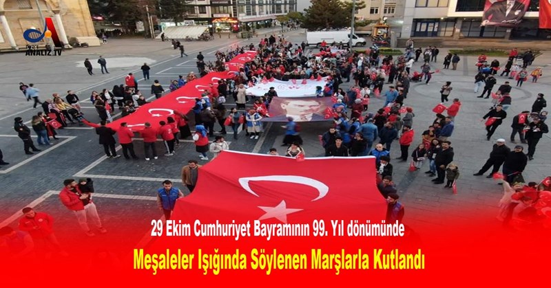 Meşaleler Işığında Söylenen Marşlarla Kutlandı