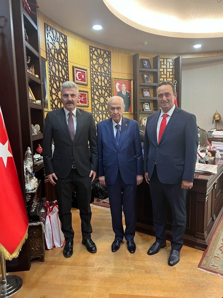 MHP LİDERİ BAHÇELİ, AKÇAKOCA BELEDİYE BAŞKANI'NIN PROJELERİNİ DİNLEDİ