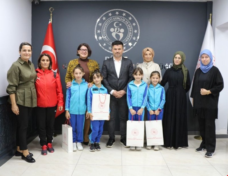 Minik Cimnastikçilerden Ziyaret