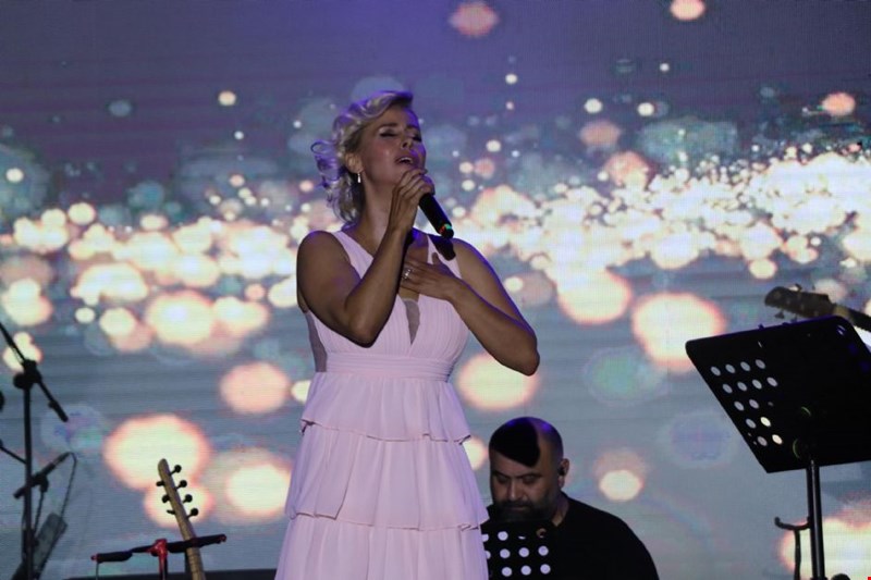 NİRAN ÜNSAL’DAN UNUTULMAZ KONSER