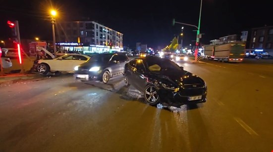 Yeni Bağlantı Yolu Üzeri Kaza; 3 Kişi Yaralandı