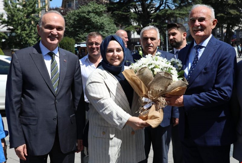 YEREL YÖNETİMLER BAŞKANI YILMAZ; “FARUK BAŞKANIMIZ DÜZCE’Yİ GELECEĞE TAŞIYACAK”